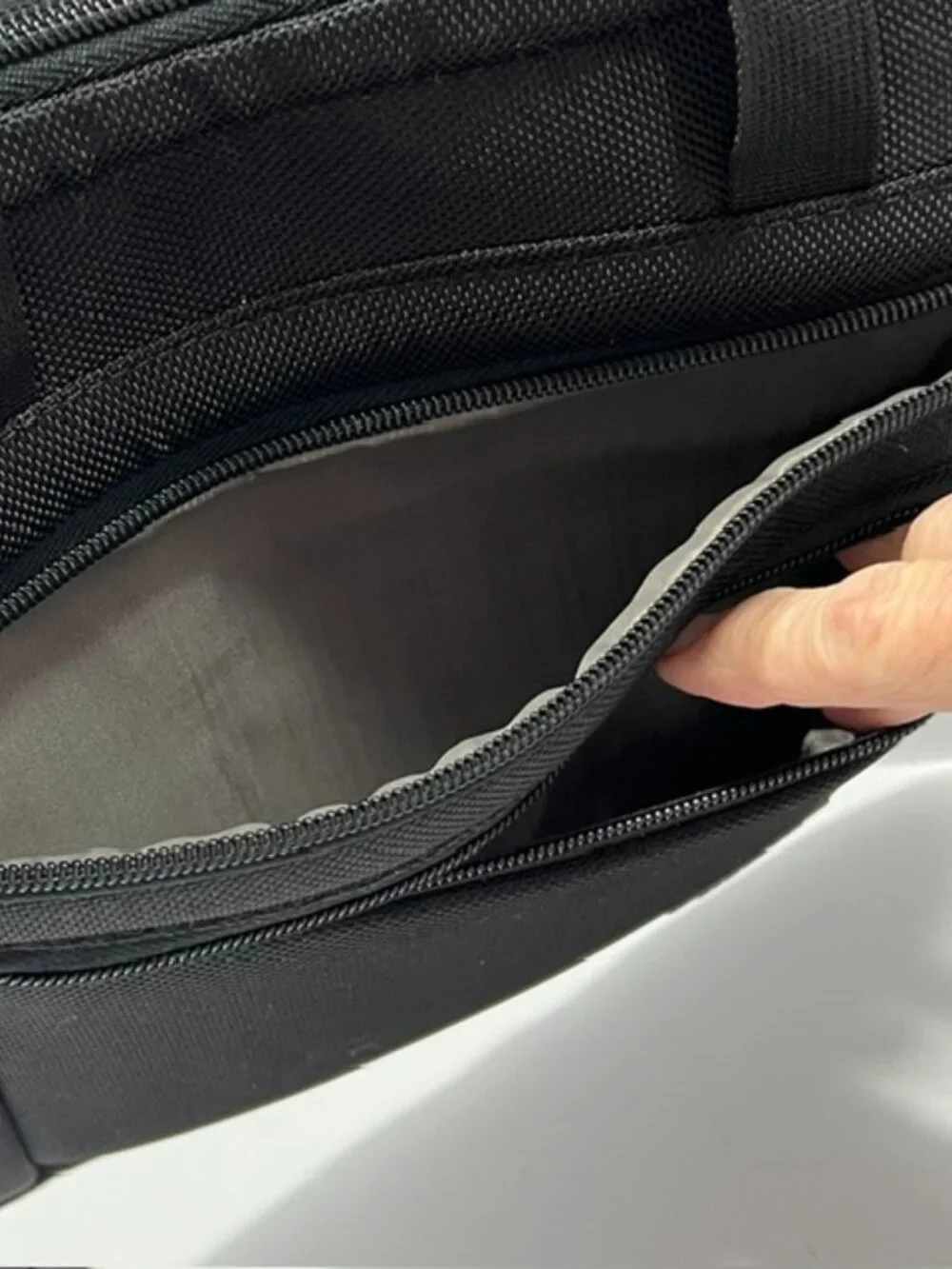 Samsonite Tablet/IPad Padded Case Removable Adjust Shoulder Strap Top-Zip